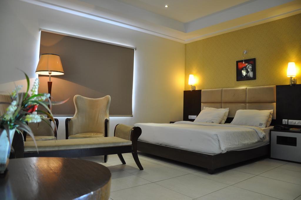 Hotel Shaans Tiruchirappalli Стая снимка
