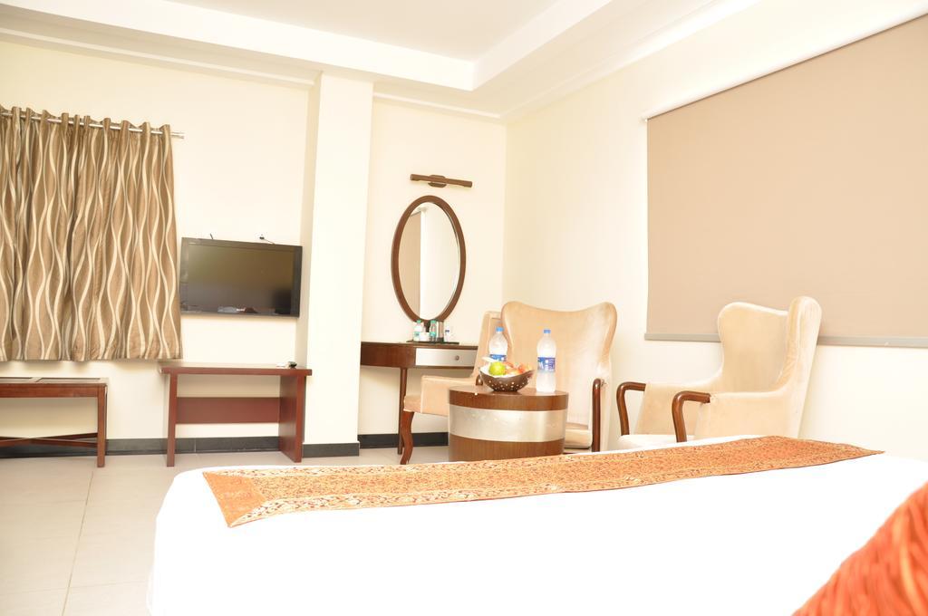 Hotel Shaans Tiruchirappalli Стая снимка