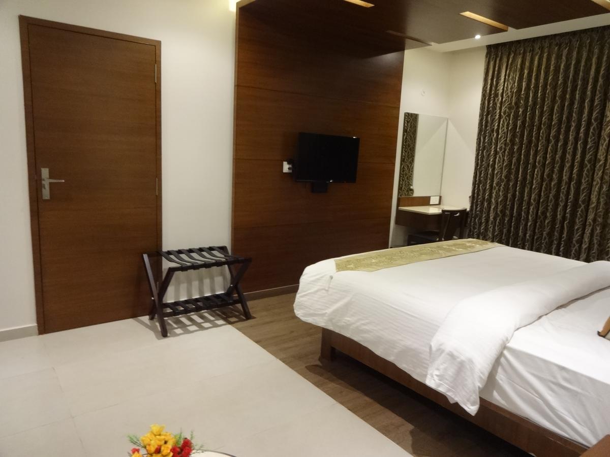Hotel Shaans Tiruchirappalli Екстериор снимка