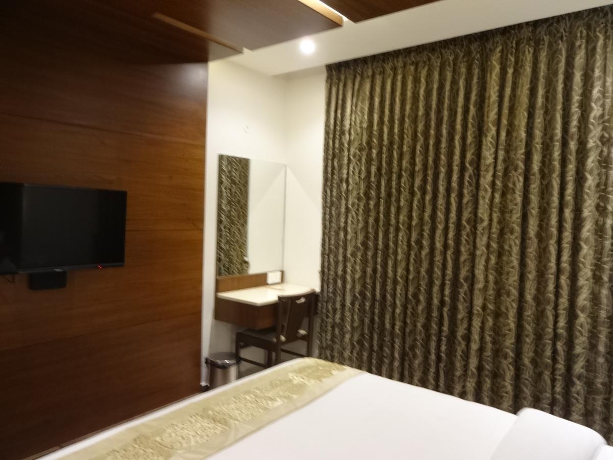 Hotel Shaans Tiruchirappalli Екстериор снимка
