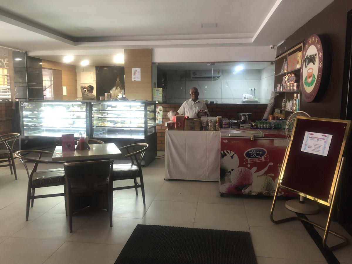 Hotel Shaans Tiruchirappalli Екстериор снимка